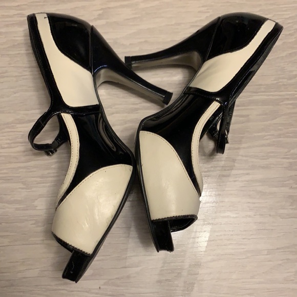 Black and white peep toe platform heels - Picture 2 of 8